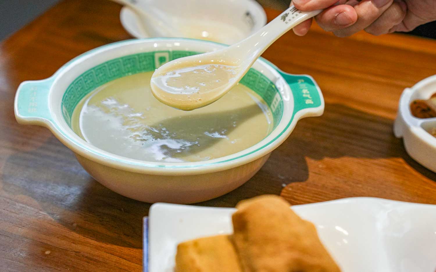 Beijing Hutong Breakfast Tour Douzhi Bowl