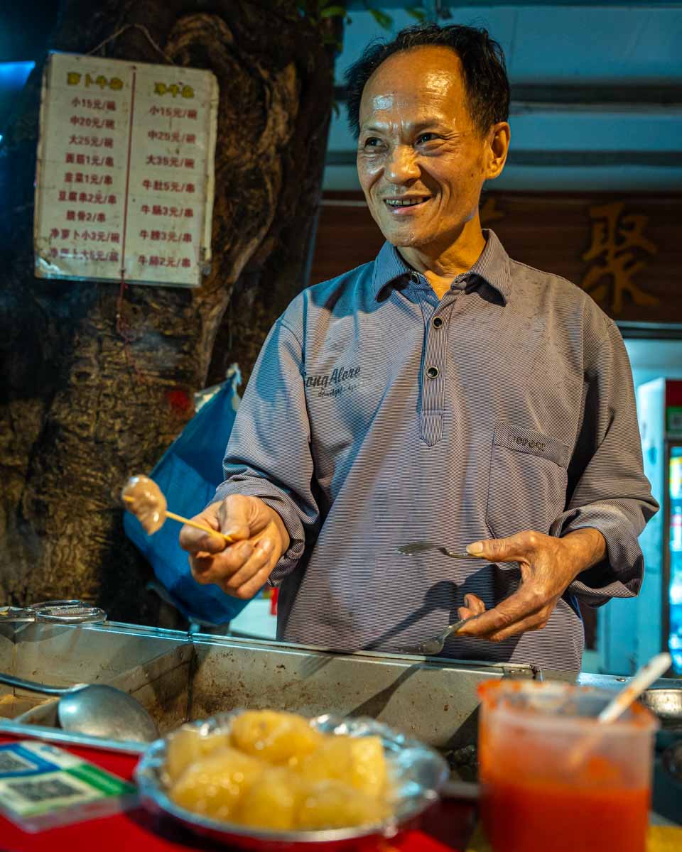 Guangzhou Evening Food Tours Vendor